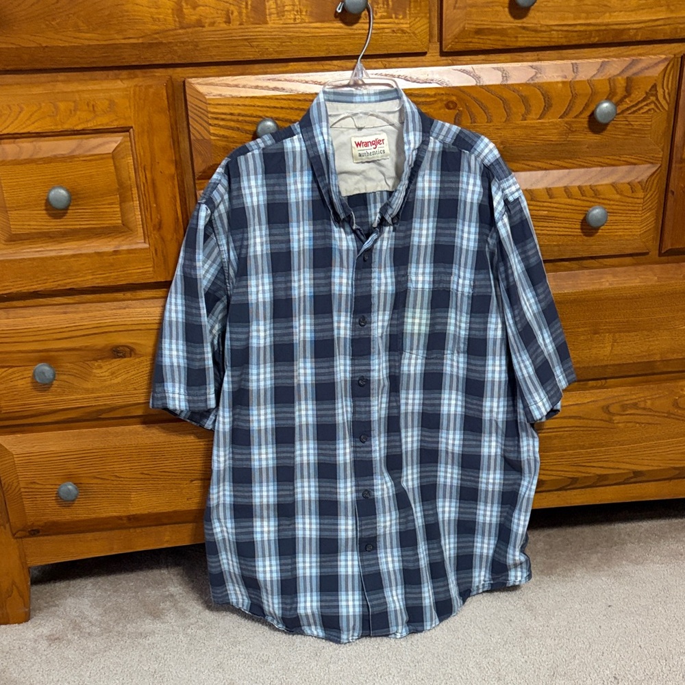 Wrangler Navy and Light Blue Checkered Men's Shirt